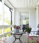 Règles de conception de balcon de style provençal et les meilleures idées pour un beau design