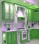 Idées de design de cuisine dans les tons verts, règles de combinaison des couleurs à l'intérieur et choix de la teinte