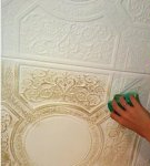 Les meilleurs moyens de nettoyer les dalles de plafond à la maison