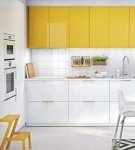 La combinaison de couleurs pour une cuisine jaune et comment choisir un design, règles de design