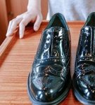 Comment prendre soin des chaussures en cuir verni à la maison, les meilleurs produits de nettoyage