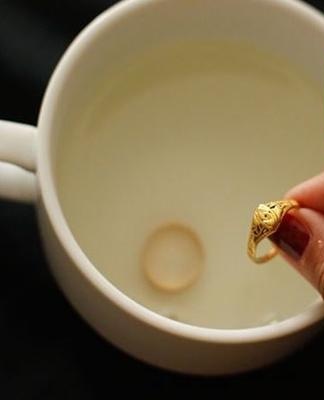 nettoyer la bague dans la tasse