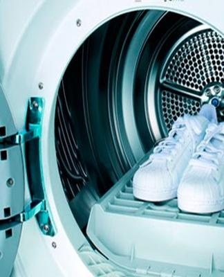 laver les baskets dans une machine à écrire