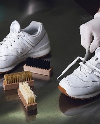 sneakers schoonmaken met tandpasta