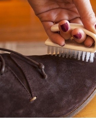 Il est souhaitable d'avoir un dispositif de nettoyage où se trouvent les poils en plastique