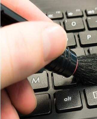 Sur les ordinateurs portables, un clavier à membrane en caoutchouc ou à ciseaux est principalement utilisé.