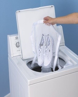 Hoe u uw schoenen goed wast in de wasmachine, vaatwasser en met de hand reinigt