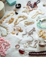 TOP 8 signifie comment nettoyer rapidement les bijoux de l'obscurcissement et de la noirceur