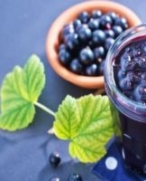 15 meilleurs remèdes que d'enlever les taches de cassis des vêtements à la maison