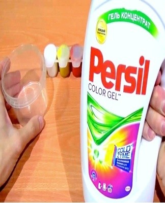 Voor het gemakkelijkste recept om slijm te maken, hebben we Persil-wasgel, PVA-lijm en kleurstof nodig