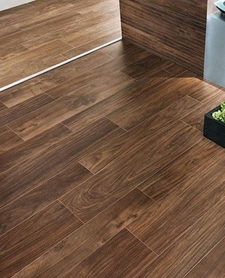 Des rayures et autres dommages peuvent apparaître lors de l'utilisation du parquet.