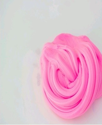 Alors, quand tous les ingrédients sont prêts, passons directement à la recette pour faire du slime bubble gum.