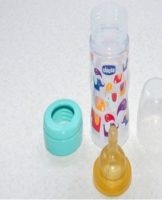 De beste tools en regels voor het thuis wassen van babyflessen