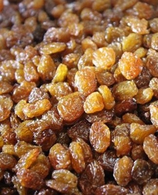 Les baies des raisins séchés ont un goût sucré, dont la couleur va du jaune clair au brun.