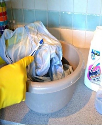 La poudre "Vanish" est utilisée pour le lavage manuel et automatique.