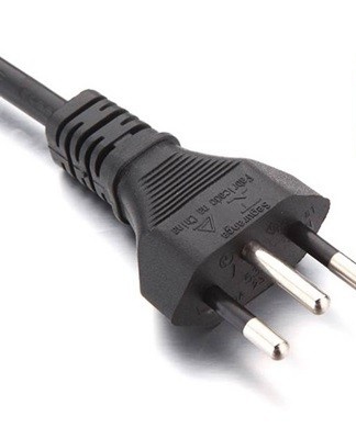 Voor IEC 60906-1-stekkers is de opening tussen de eerste en tweede pin 19 mm en hun diameter is 4 mm