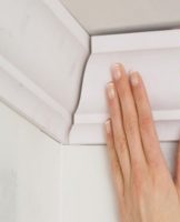 Comment coller correctement un socle de plafond en mousse de vos propres mains