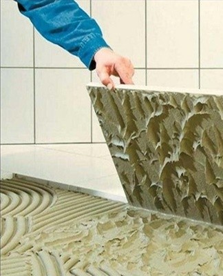 Quelle est la meilleure colle pour les carreaux de salle de bain, critères et caractéristiques