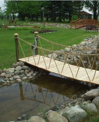 La version la plus simple du pont suspendu peut être empruntée aux peuples asiatiques.