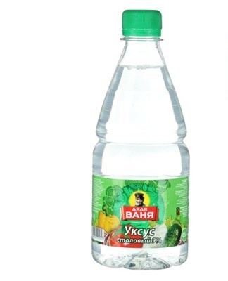  Giet 250 ml azijnessence in de tank, voeg water toe op een maatschaal.