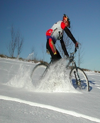 In de winter moet de fiets vaker gewassen worden dan in de zomer.