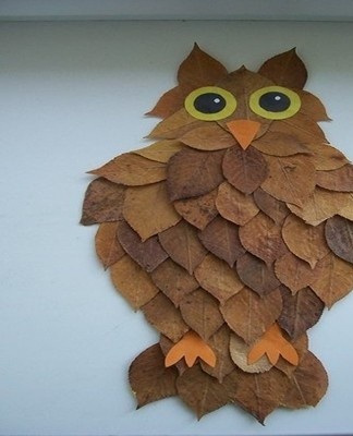 Pour faire un hibou, vous aurez besoin de feuilles sèches, de carton, de papier de couleur.