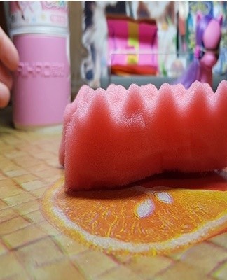 Faire des squishies à partir d'une éponge en mousse sera une solution tout aussi intéressante.