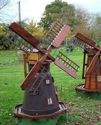 Si la structure est légère, elle est installée sur des pieds en bois.