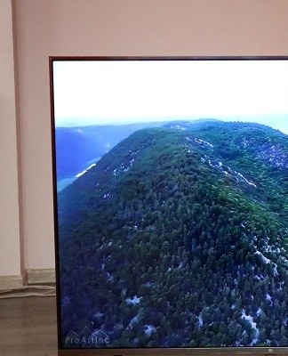 Er is geen ruimte in de flatpanels voor het luidsprekersysteem.