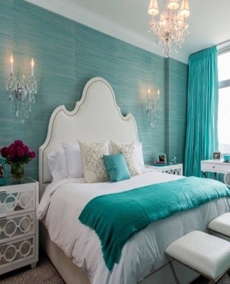 La couleur turquoise dans la chambre soulignera la sophistication, la nature aristocratique de l'hôtesse ou du propriétaire.