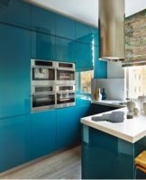 Kenmerken van de keuken in blauw, populaire kleuren en combinaties in het interieur