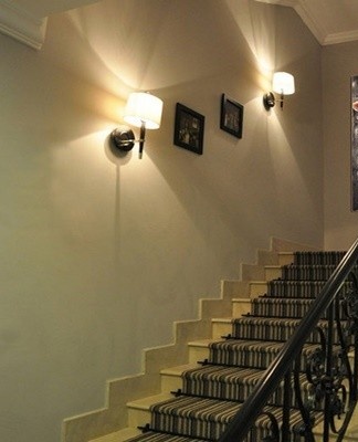 La variété des appliques vous permet de choisir l'option parfaite pour tout type d'escalier et de style général de la maison.