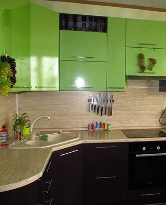 lime kleur keuken met grijs