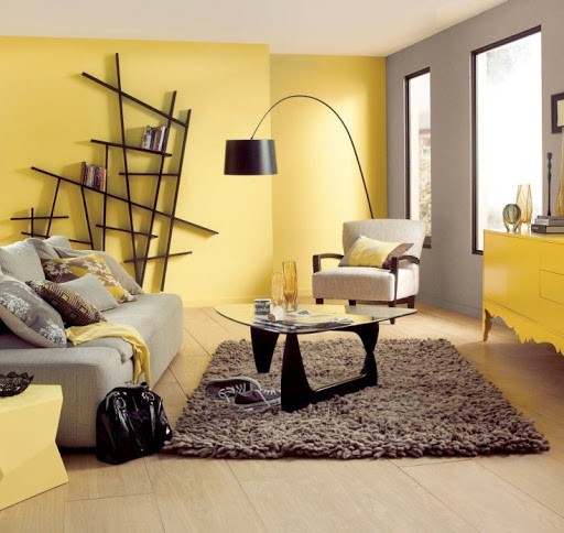 Avec une chambre jaune