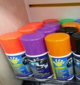 La composition et les types de peintures dans des bidons en plastique, comment appliquer correctement le spray